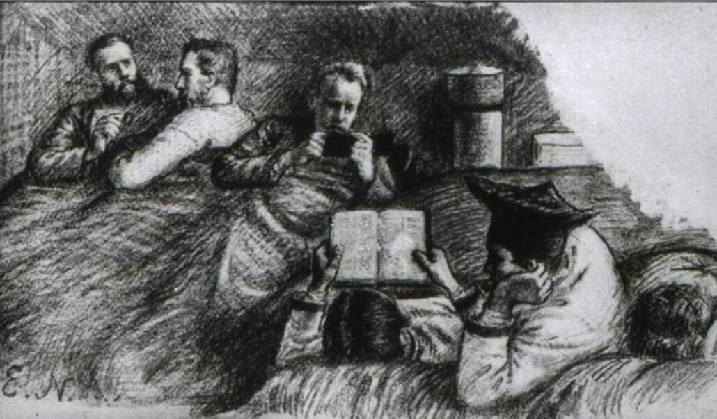 Fire menn i sovepose i telt leser bøker og drikker av krus.